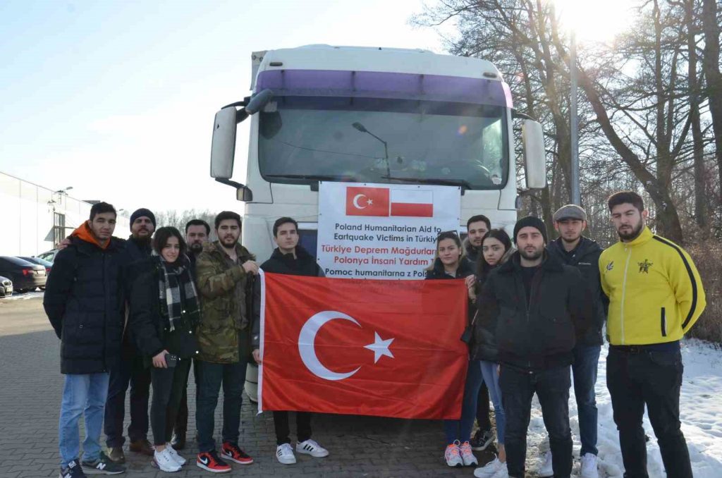 Polonya’dan ilk yardım tırı Türkiye’ye yola çıktı
