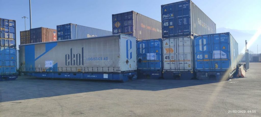 Yunanistan, Türkiye’deki depremzedeler için yardımlarını sürdürüyor