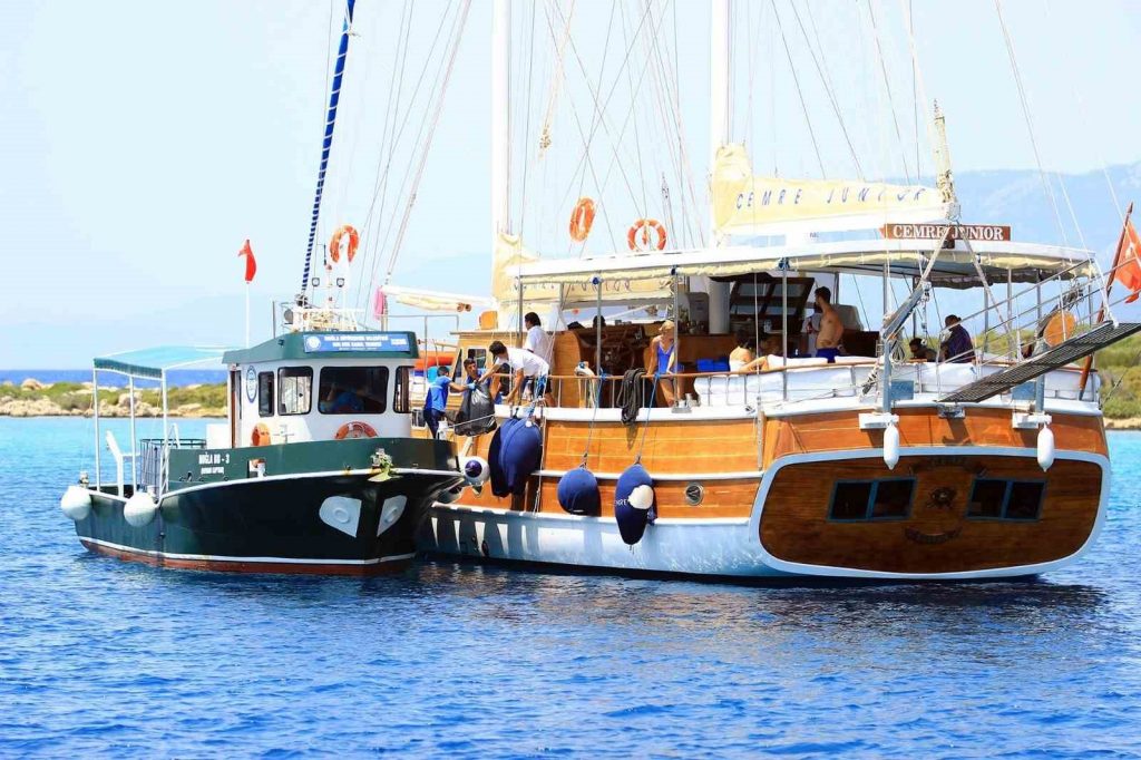 Atık alım tekneleri sezona hazırlanıyor