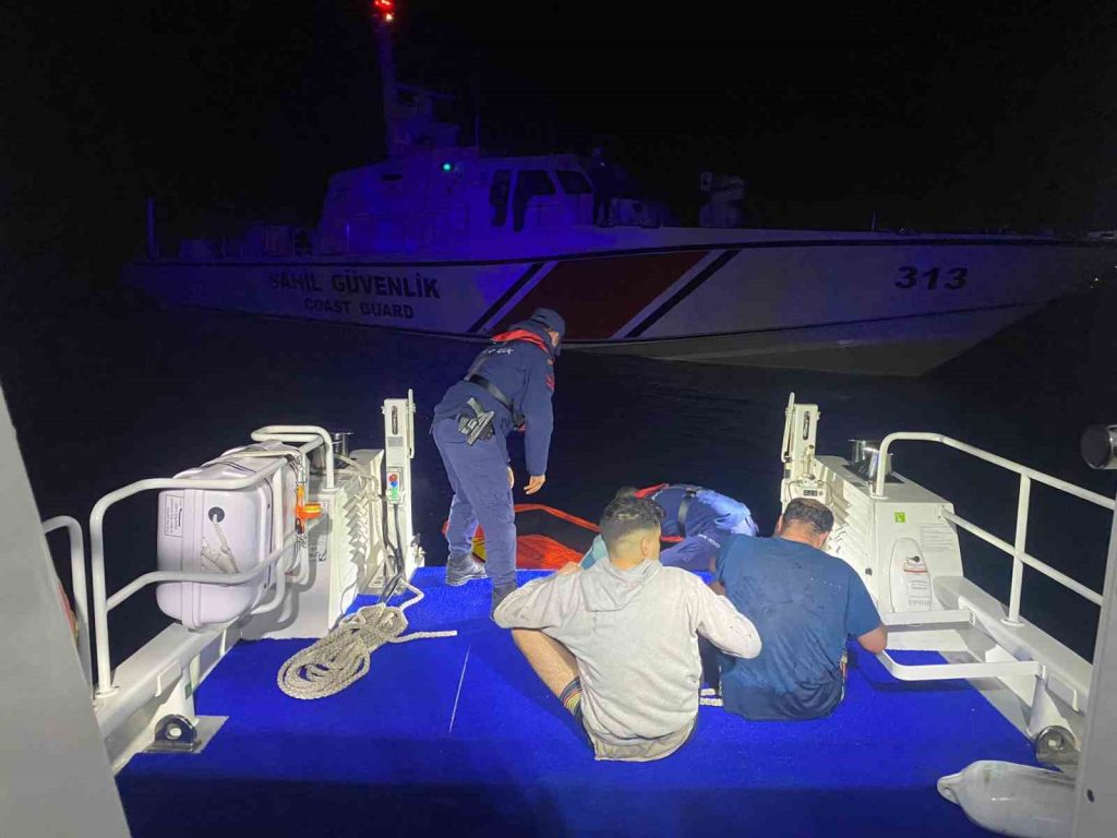 Bodrum’da 13 düzensiz göçmen kurtarıldı