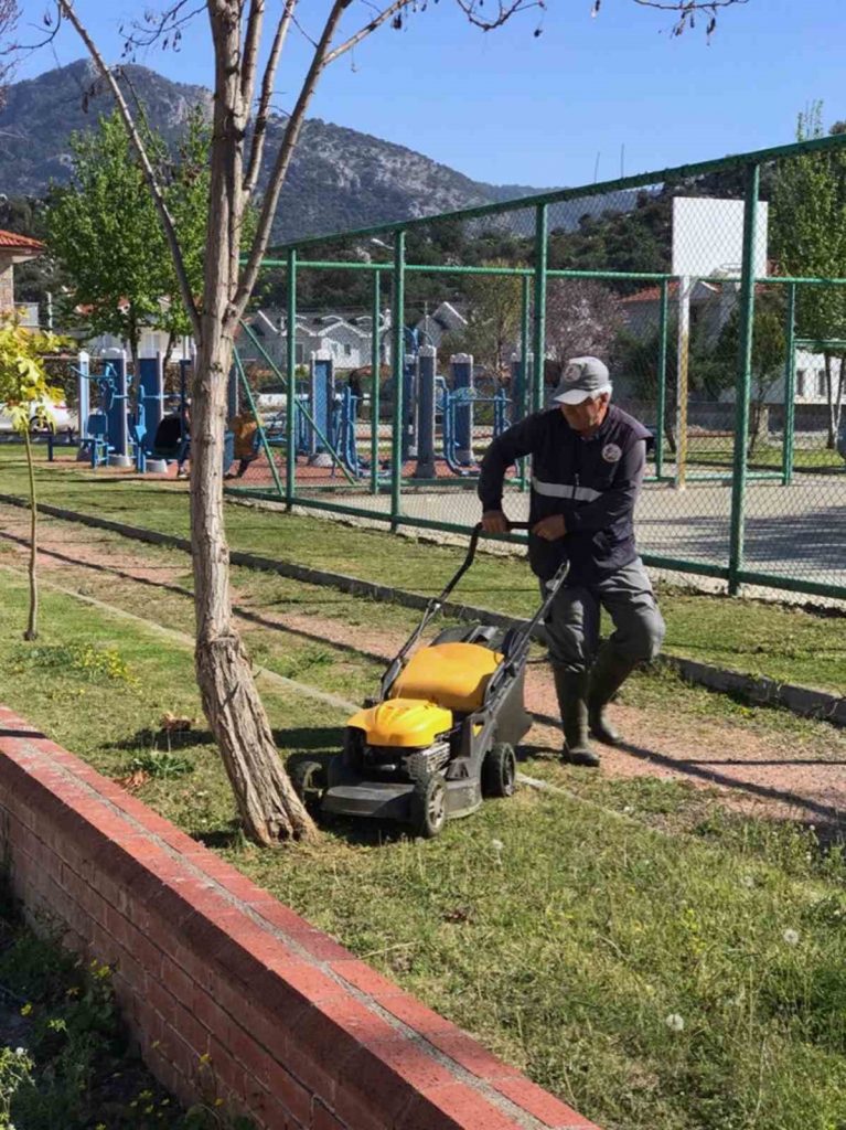 Ortaca’nın yeşil alanlarında ’Bahar’ bakımı