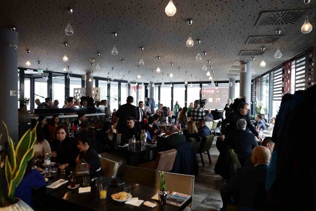 Türkiye’de İş Dünyası dergisi, iş adamlarını Düsseldorf’ta bir araya getirdi