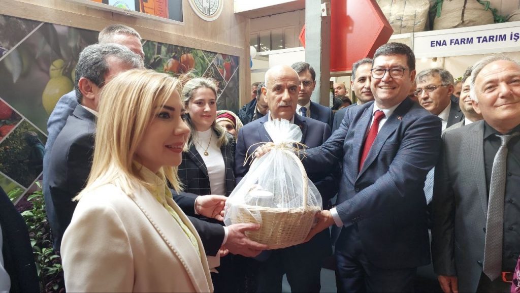 Bakan Kirişci Milas’taki tarım fuarına katıldı