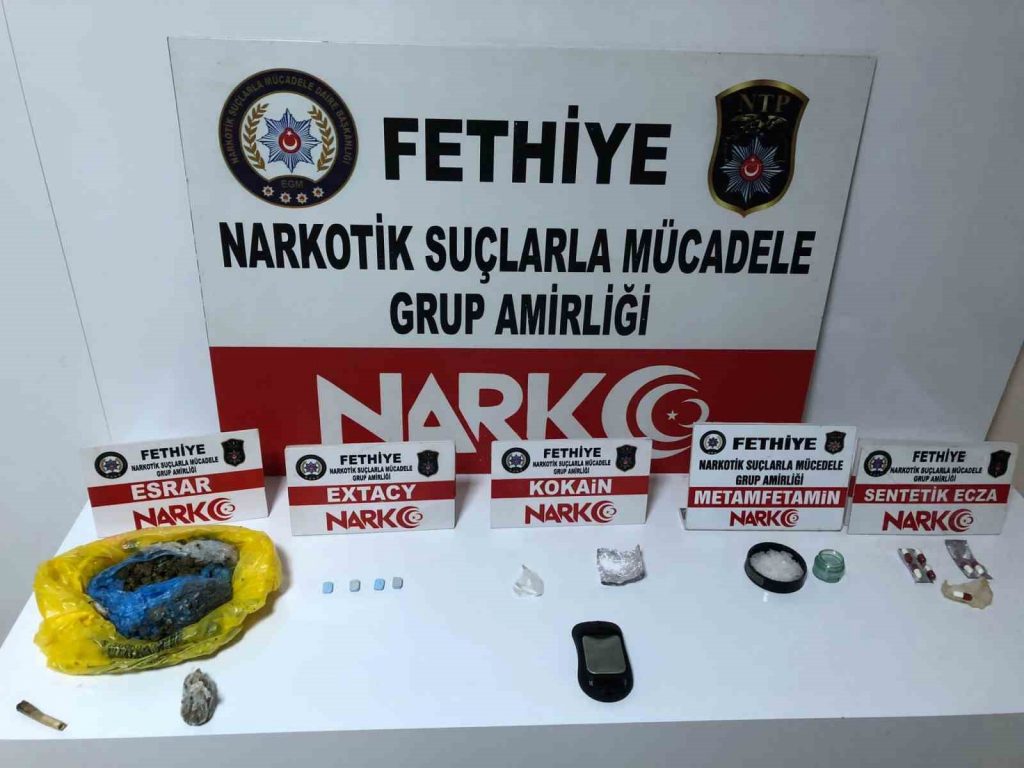 Fethiye’de 3 kişi uyuşturucu satmaktan tutuklandı