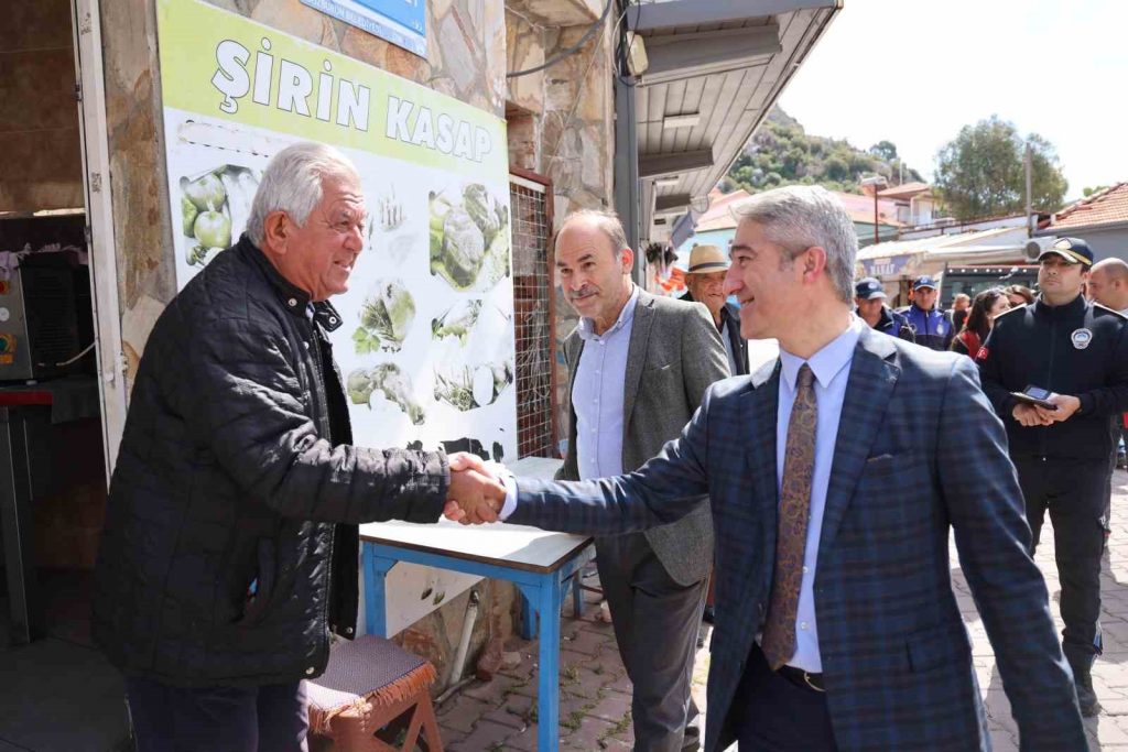 Marmaris Belediye Başkanı Oktay, Bozburun’da vatandaşlarla bir araya geldi