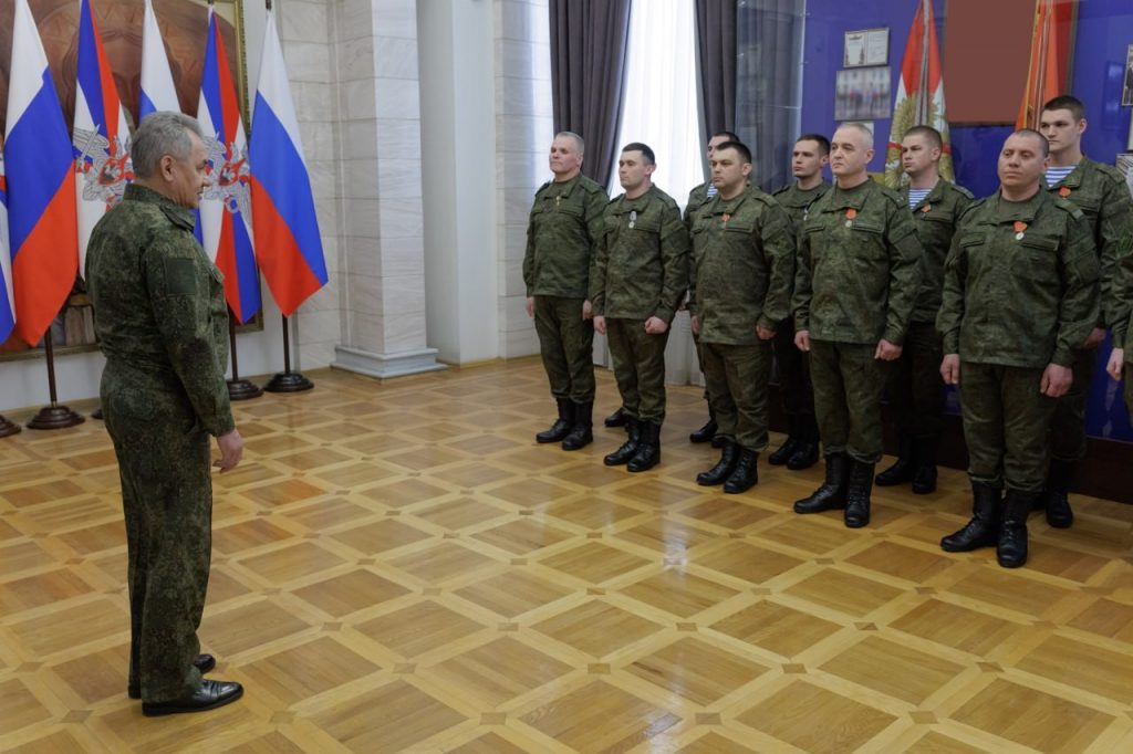 Rusya Savunma Bakanı Şoygu: “Ukrayna’daki Rus birliklerine mühimmat desteği artırılıyor”