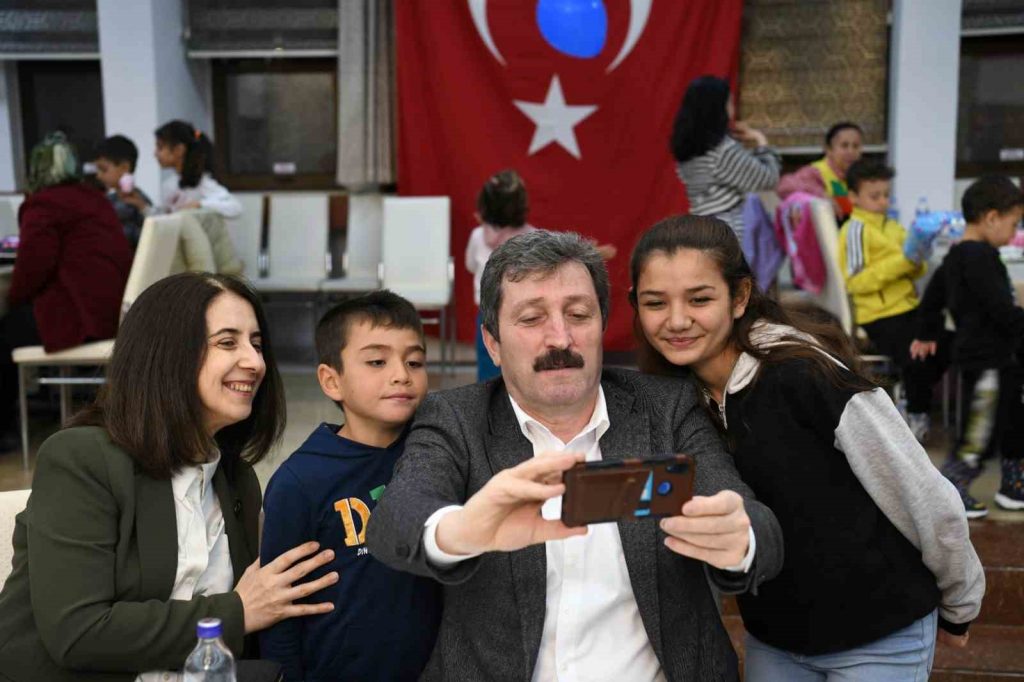 Vali Tavlı ‘Yetimler Günü’nde çocuklarla iftarda buluştu