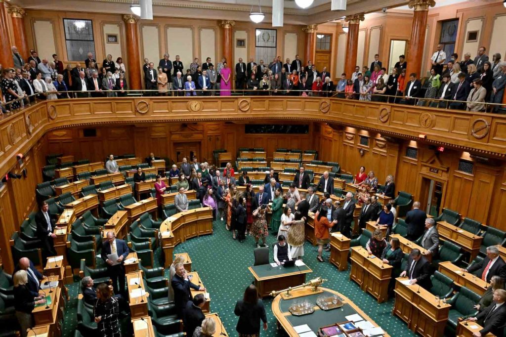 Yeni Zelanda’da eski Başbakan Ardern parlamentoya duygusal veda