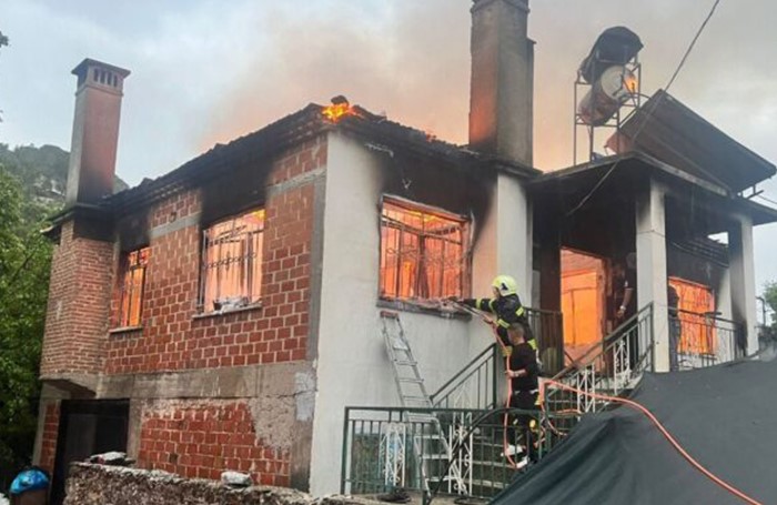 Çomakdağ’da çıkan yangında anne ve oğlu hayatını kaybetti