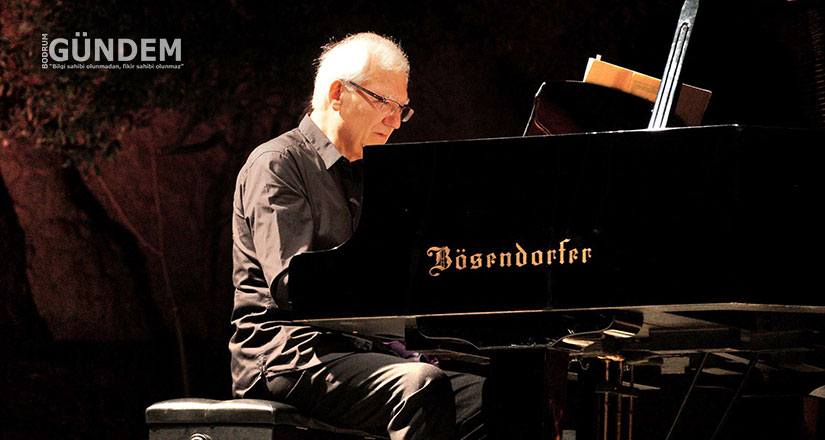 Fransız piyanist Olivier Gardon Gümüşlük’te konser verdi