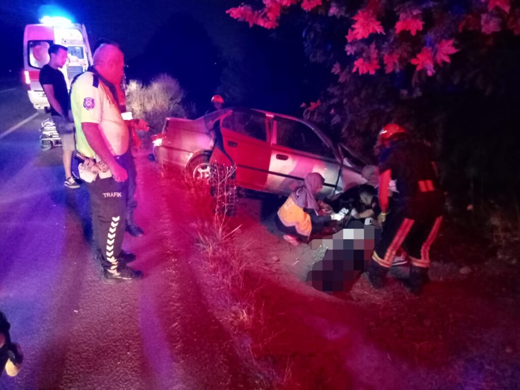 Denizli'de şarampole devrilen otomobildeki 2 kişi öldü, 2 kişi yaralandı