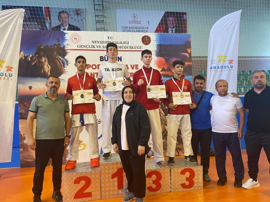 İzmirli sporcular ANALİG'den 14 kupa, 148 madalya topladı