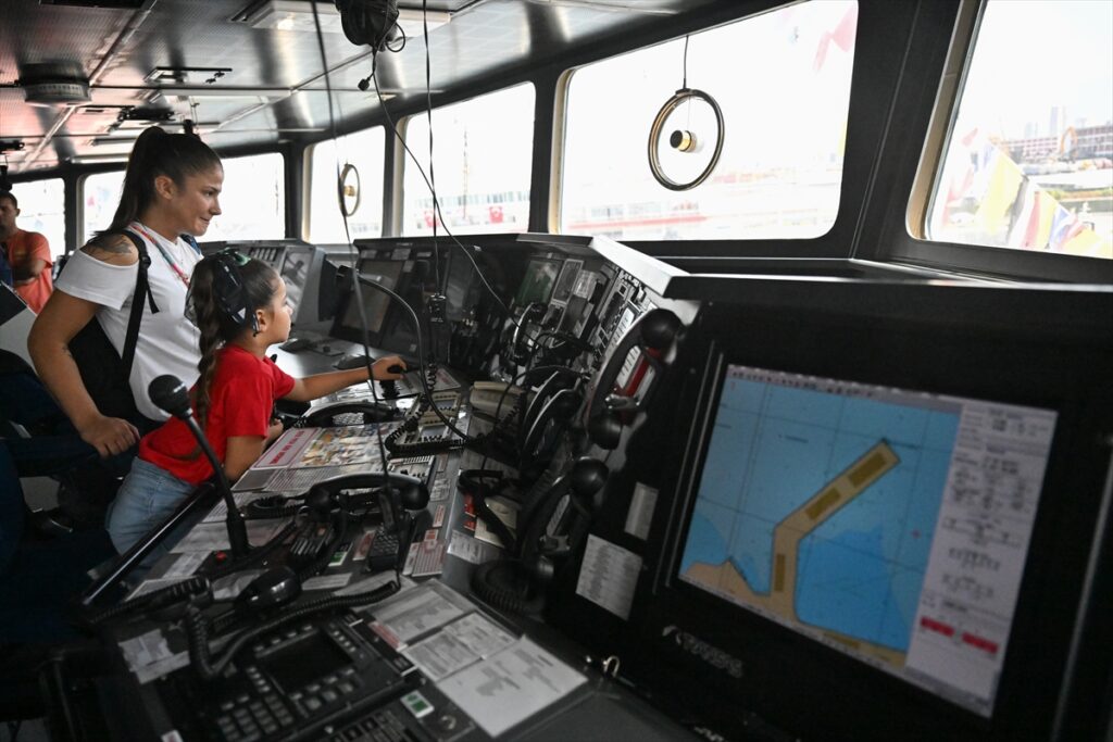 TCG Sancaktar, TCG Büyükada ve TCSG Umut İzmir'de ziyarete açıldı