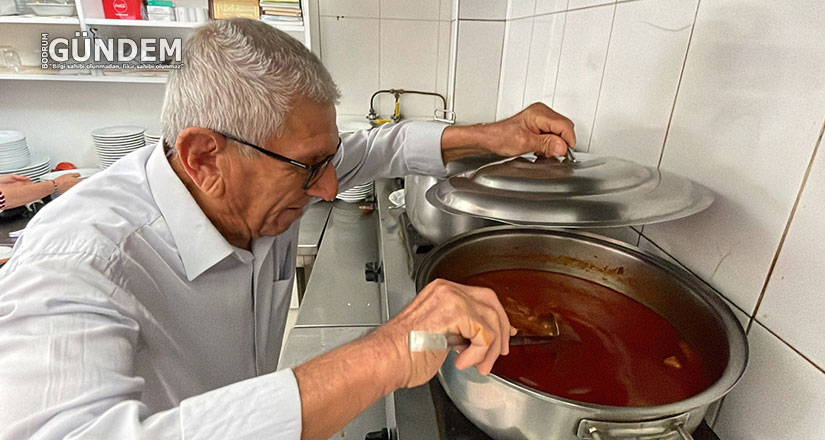 Kuru fasulyeci 97 yaşındaki “Hüseyin Amca” 65 yıldır tezgahından ayrılamıyor