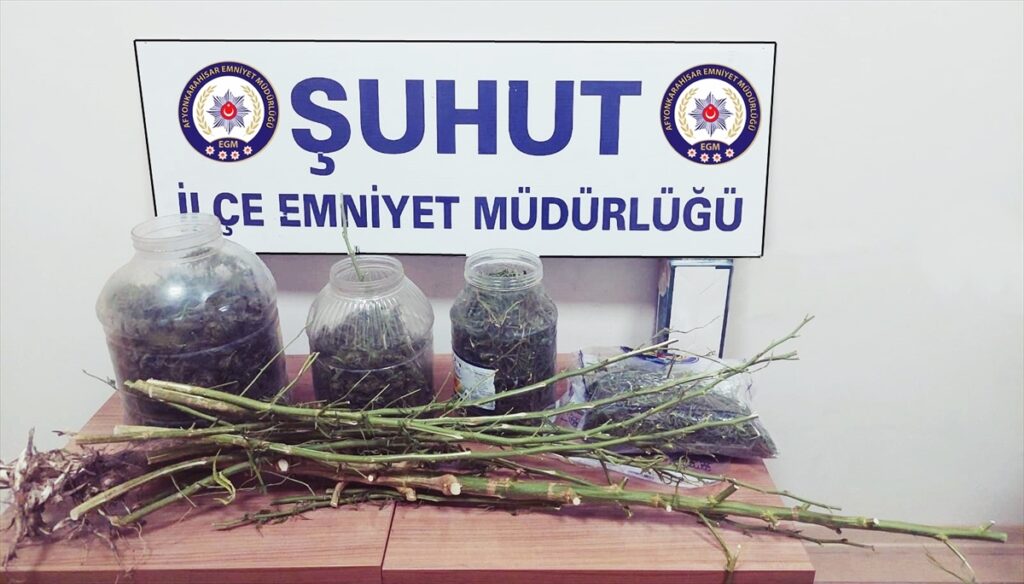 Afyonkarahisar'da avukatlara yönelik saldırılar protesto edildi
