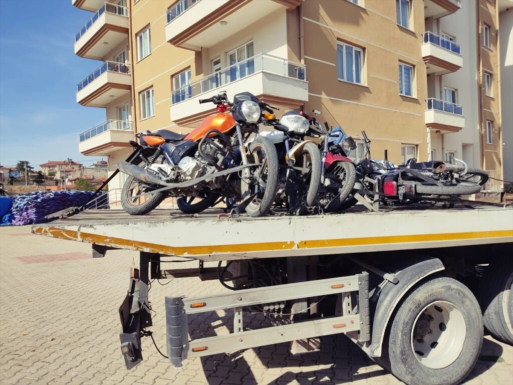 Afyonkarahisar'da kurallara uymayan motosiklet sürücülerine ceza uygulandı