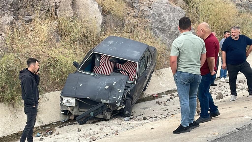 Afyonkarahisar'da otomobil ile motosikletin çarpıştığı kazada bir kişi öldü