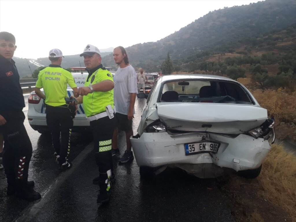 Aydın'da sekiz aracın karıştığı kazada 8 kişi yaralandı