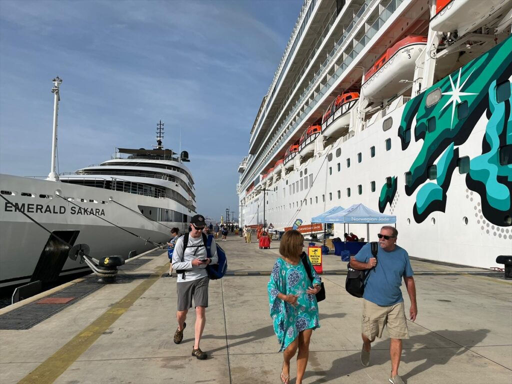 “Norwegian Jade” kruvaziyeriyle 2 bin 459 yolcu geldi