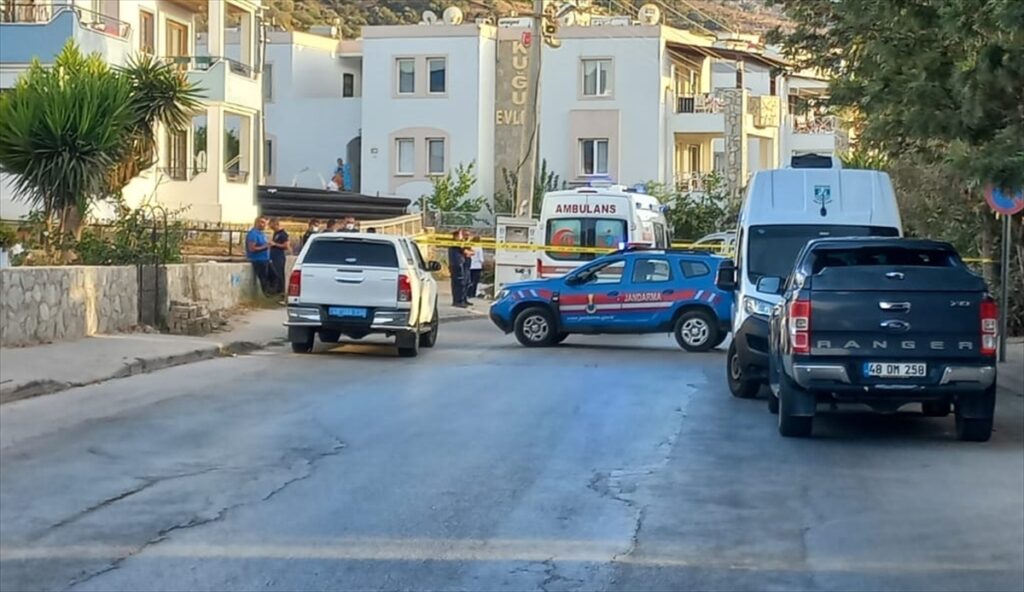 Bodrum'da 2 kişi otomobilde silahla vurularak öldürüldü