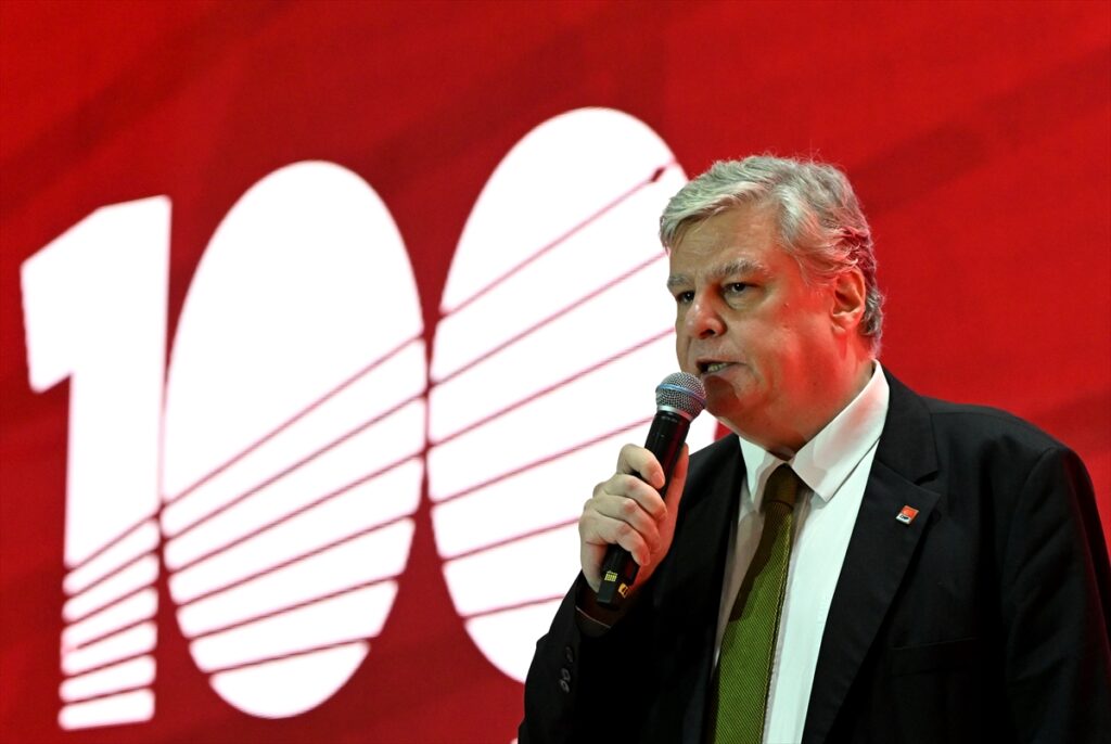 CHP genel başkanlığına adaylığını açıklayan Öymen, partisinin İzmir İl Kongresi'nde konuştu: