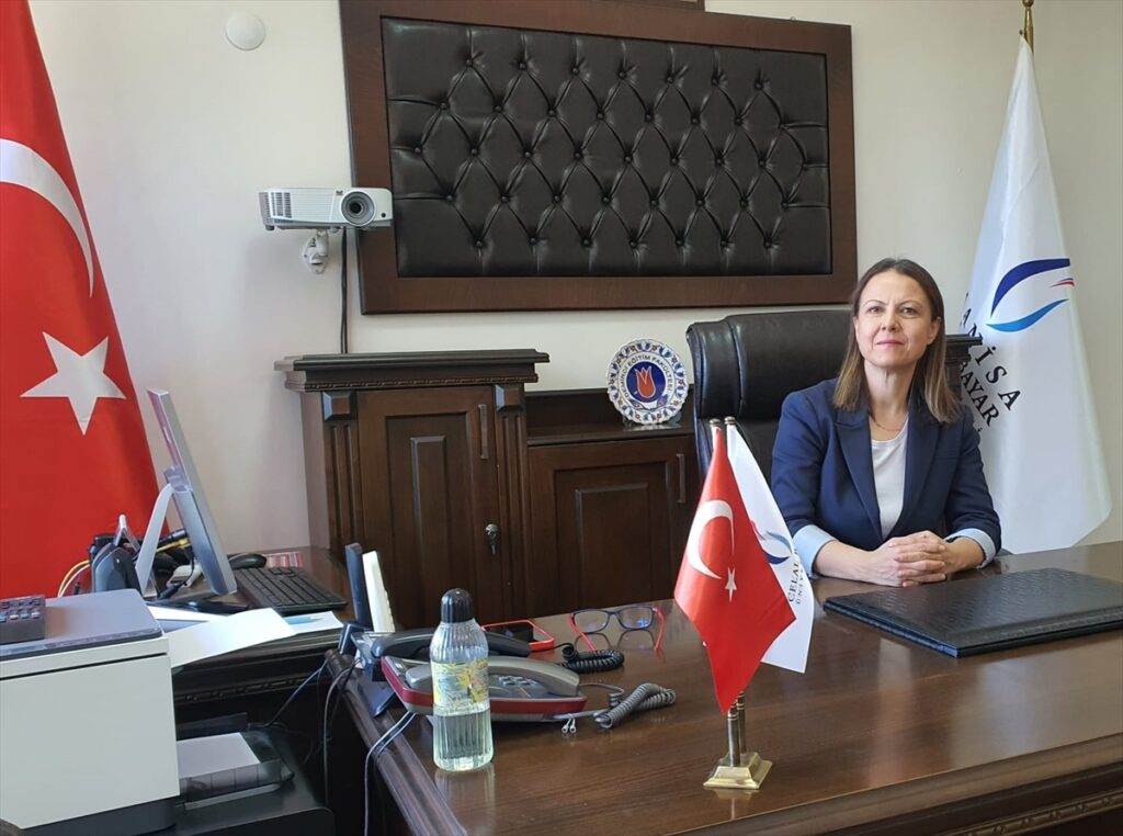 Demirci Eğitim Fakültesi Dekanı Prof. Dr. Ören, görevine başladı