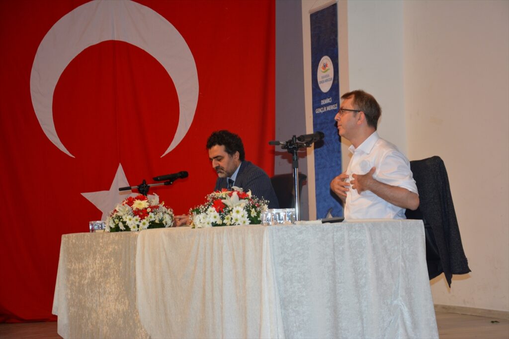 Demirci'de “Türkiye Yüzyılı” konulu konferans düzenlendi