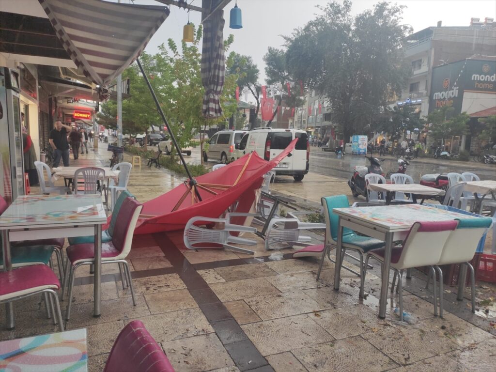 Denizli'de sağanak etkili oldu