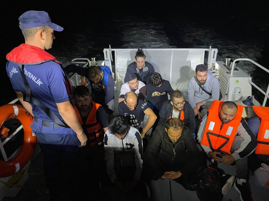 Fethiye açıklarında 22 düzensiz göçmen yakalandı