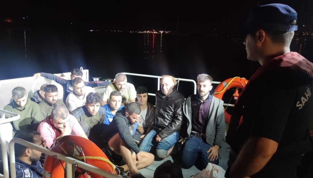 Fethiye açıklarında 25 düzensiz göçmen yakalandı
