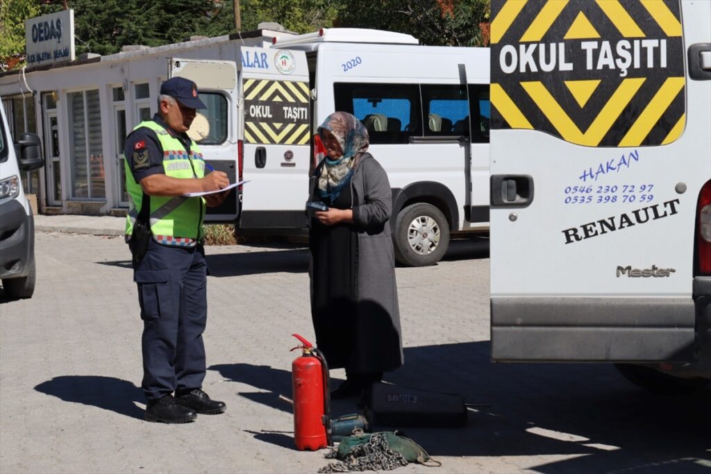 Afyonkarahisar'da öğrenci servis araçları denetlendi