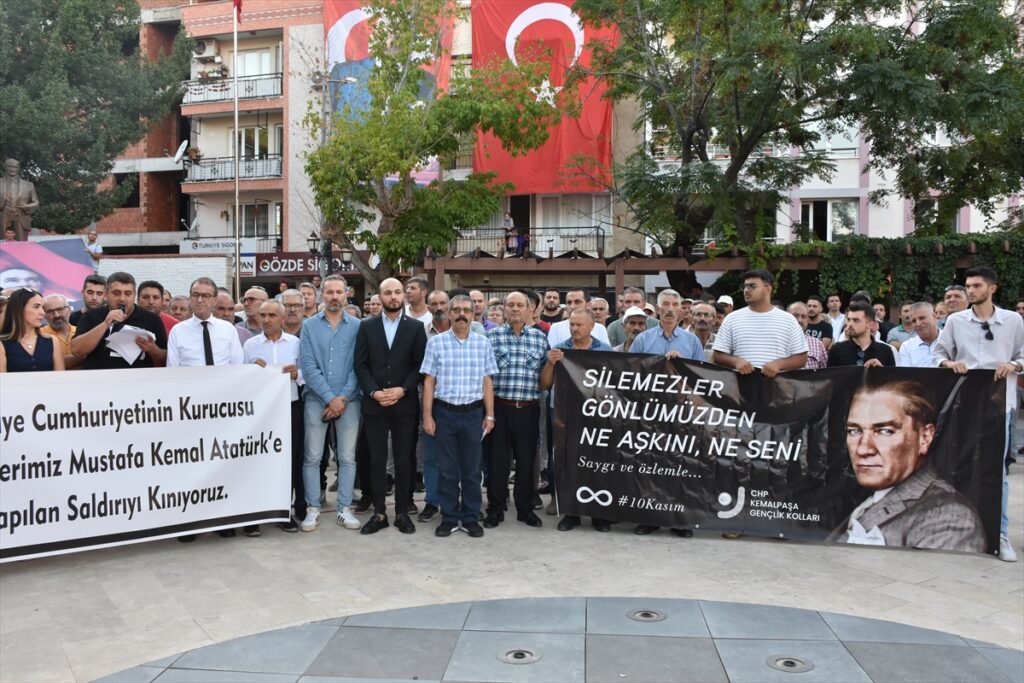 İzmir'de Atatürk Anıtı'na yönelik saldırıya ilişkin ortak basın açıklaması yapıldı