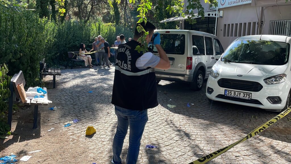 İzmir'de eski eşi tarafından tabancayla vurulan kadın hayatını kaybetti