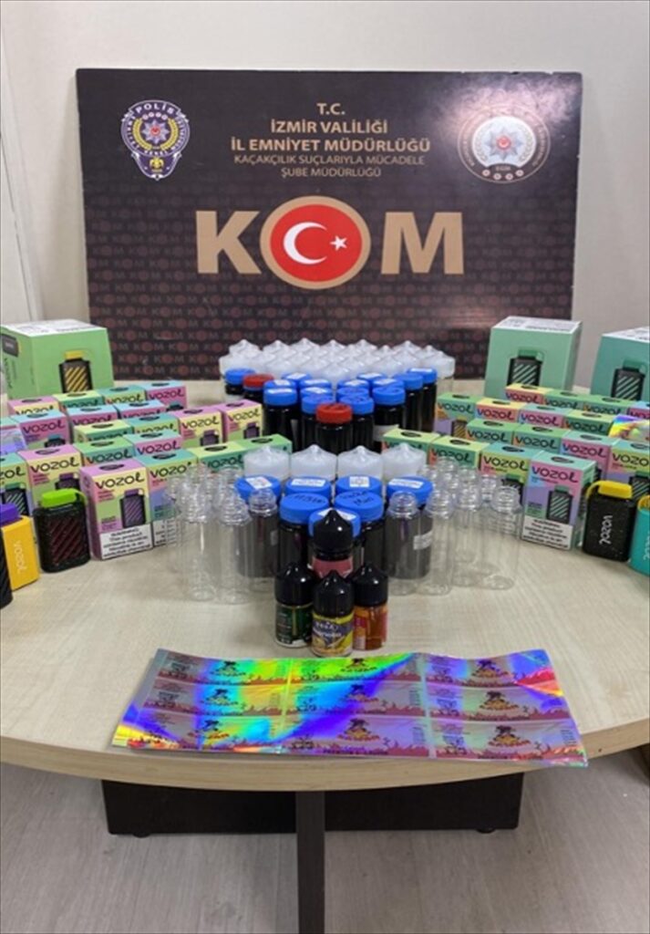 İzmir'deki kaçakçılık operasyonlarında 17 şüpheli yakalandı