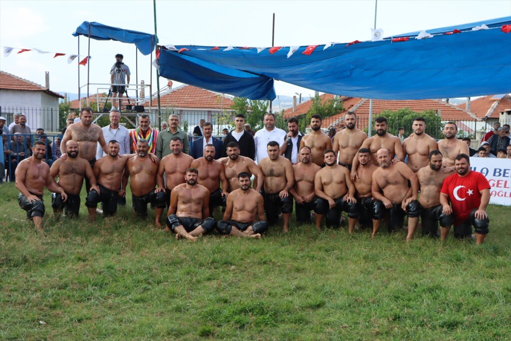 Kula Yağlı Pehlivan Güreşleri'nde başpehlivan Yıldıray Akın oldu