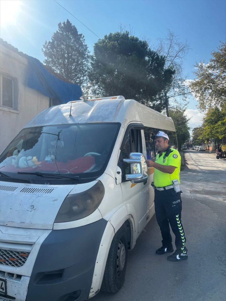Manisa'da motosiklet ve okul servisi sürücülerine denetim