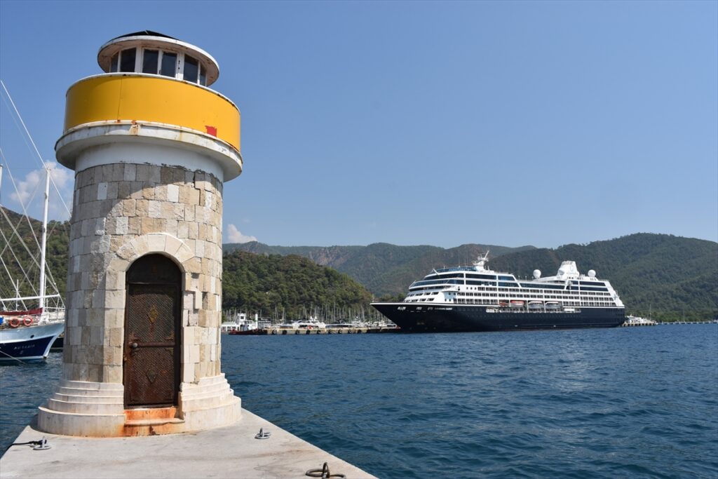 Marmaris'e “Azamara Quest” kruvaziyeriyle 550 turist geldi