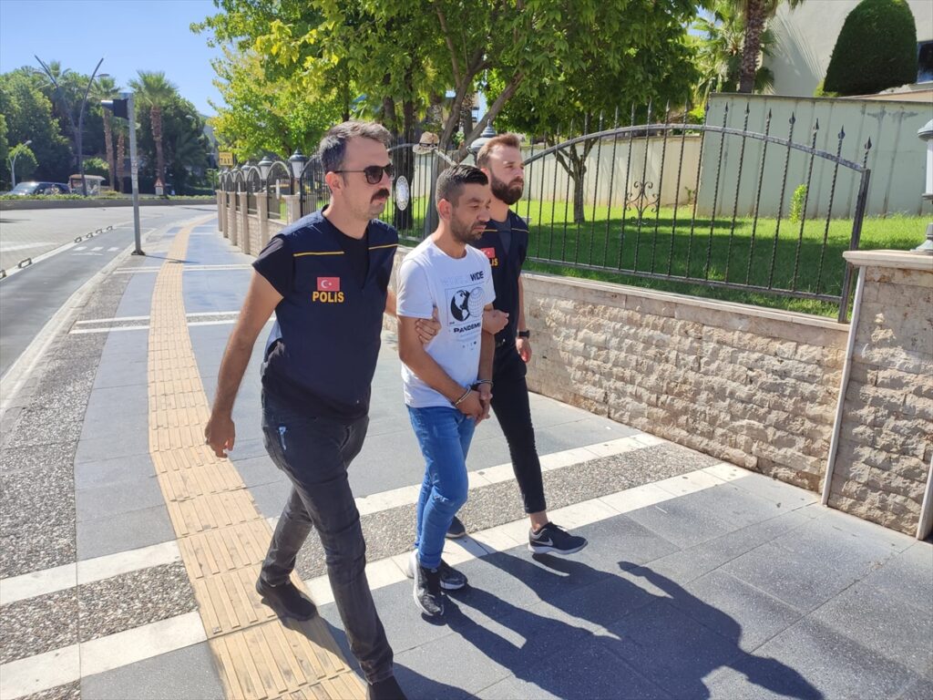 Marmaris'te 12 düzensiz göçmen yakalandı