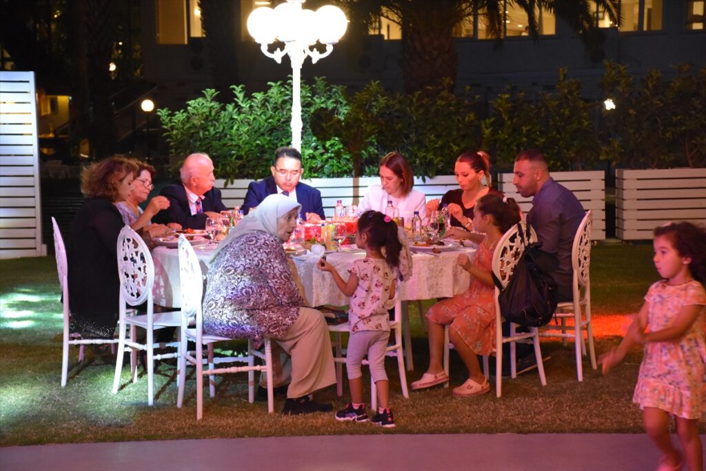 Marmaris'te şehit aileleri ve gaziler yemekte buluştu