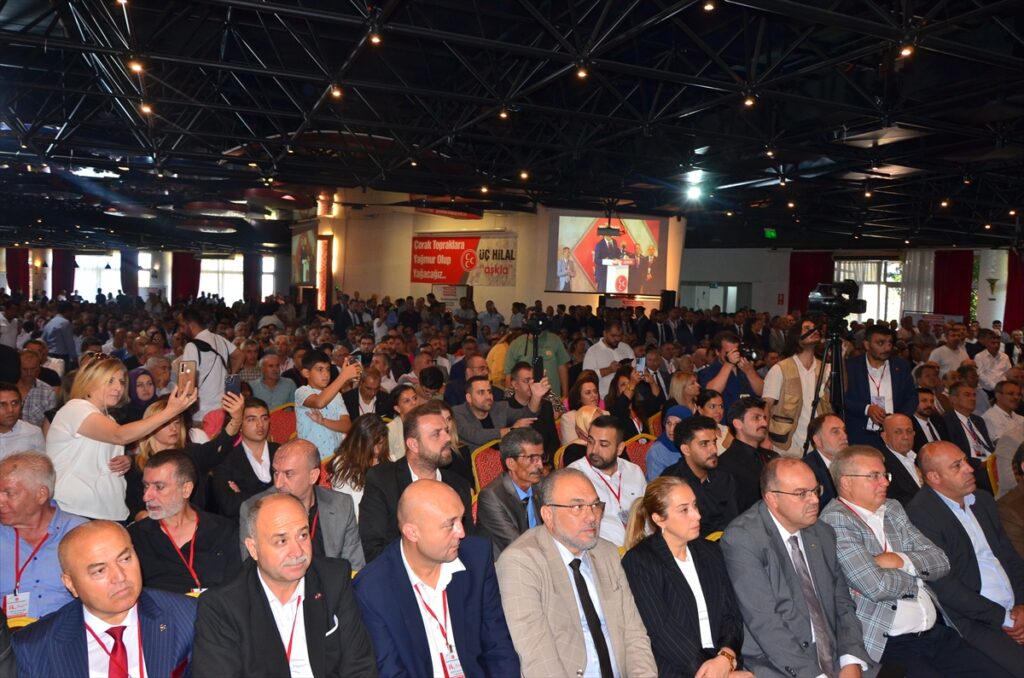 MHP Genel Başkan Yardımcısı Yalçın, partisinin İzmir kongresinde konuştu: