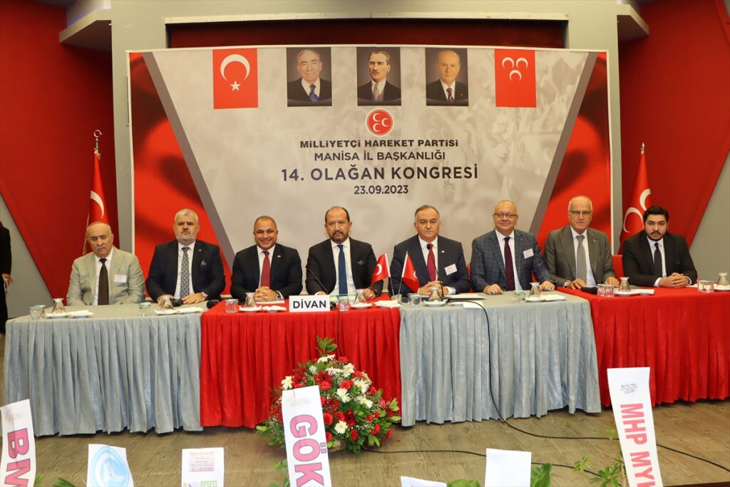 MHP Grup Başkanvekili Akçay, partisinin Manisa İl Kongresi'nde konuştu: