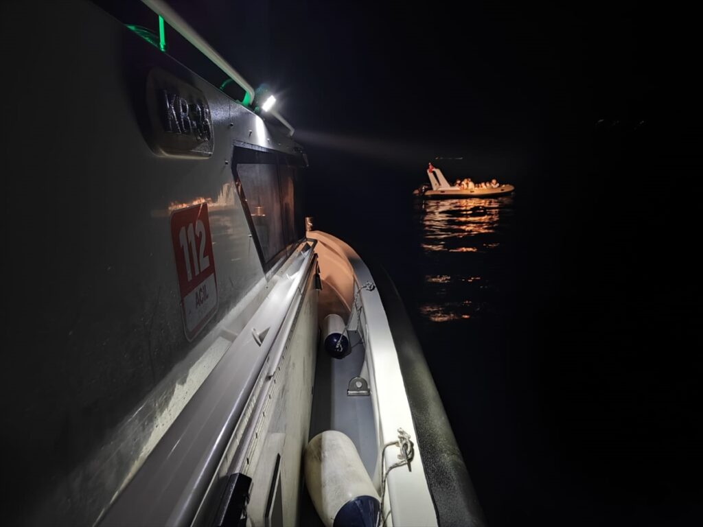 Muğla açıklarında 13 düzensiz göçmen kurtarıldı
