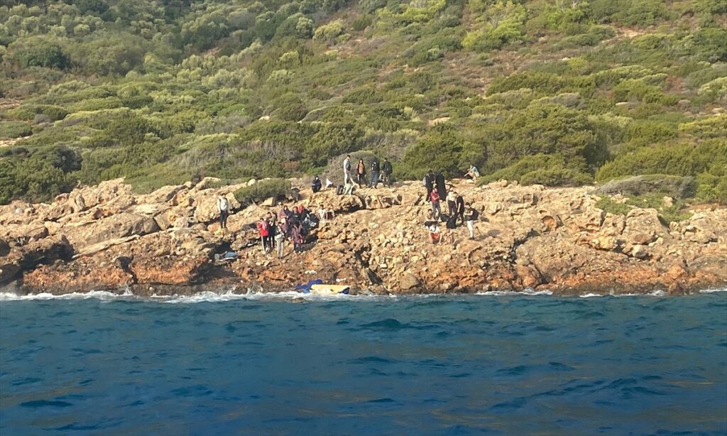 Muğla açıklarında 36 düzensiz göçmen kurtarıldı