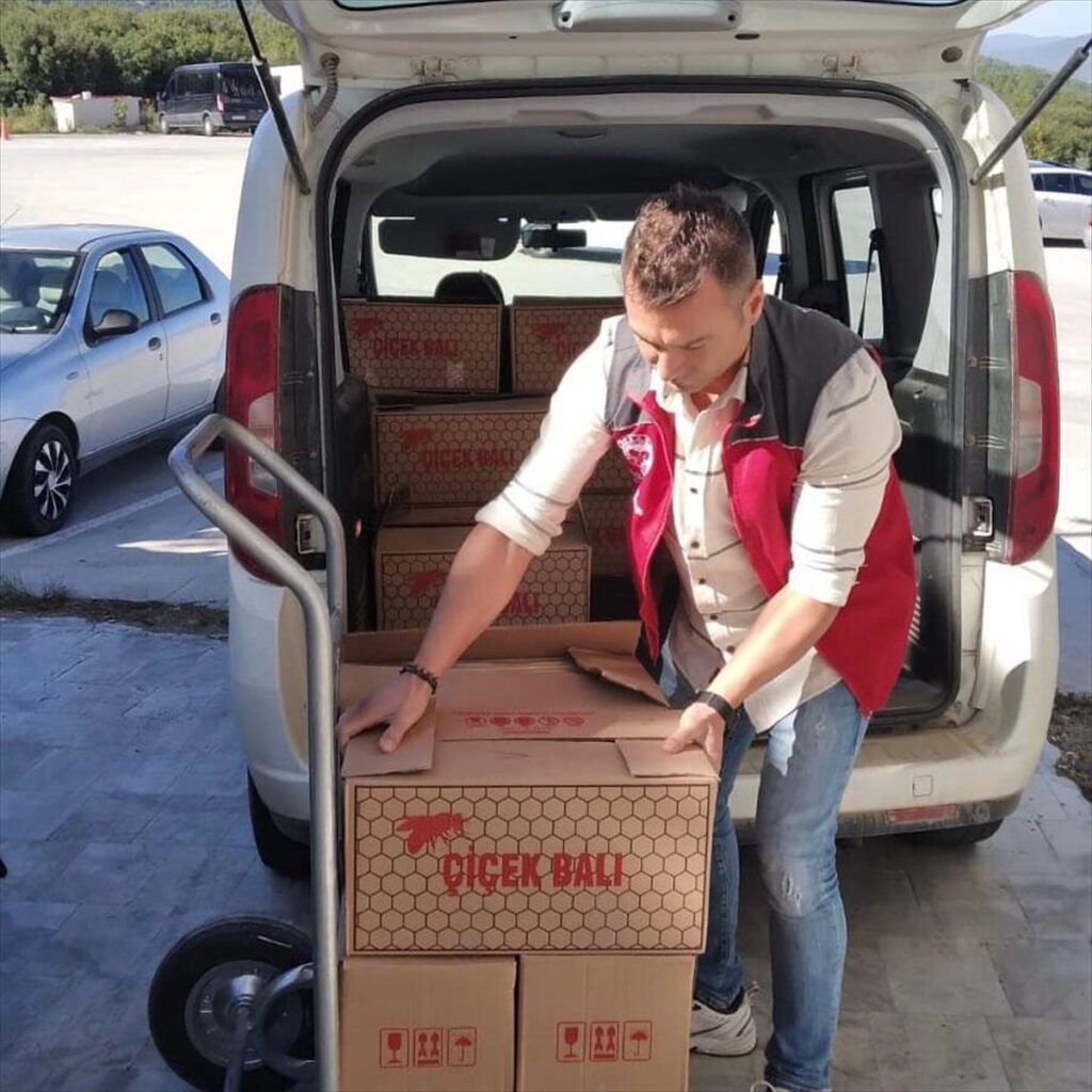 Muğla'da etiketsiz ve raporsuz 500 kilogram bal ele geçirildi