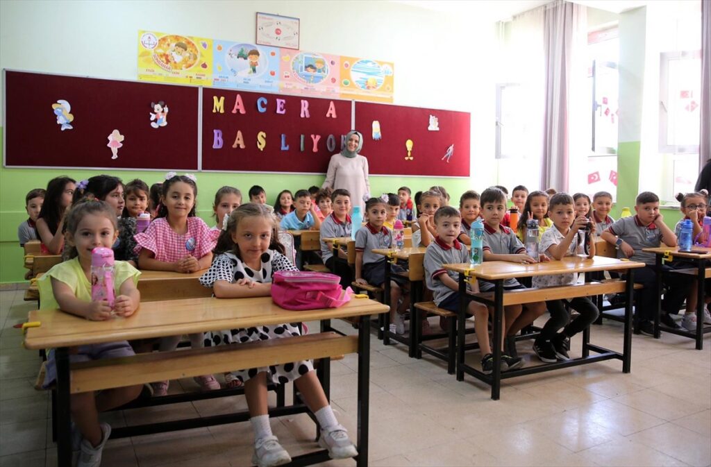 Muğla'da okullarda ilk zil uyum eğitimi için çaldı