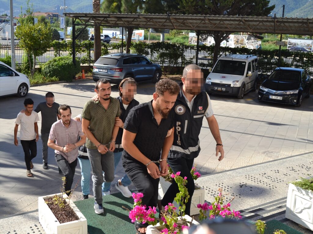 Muğla'da telefon dolandırıcılığı yaptıkları iddia edilen 4 zanlı tutuklandı