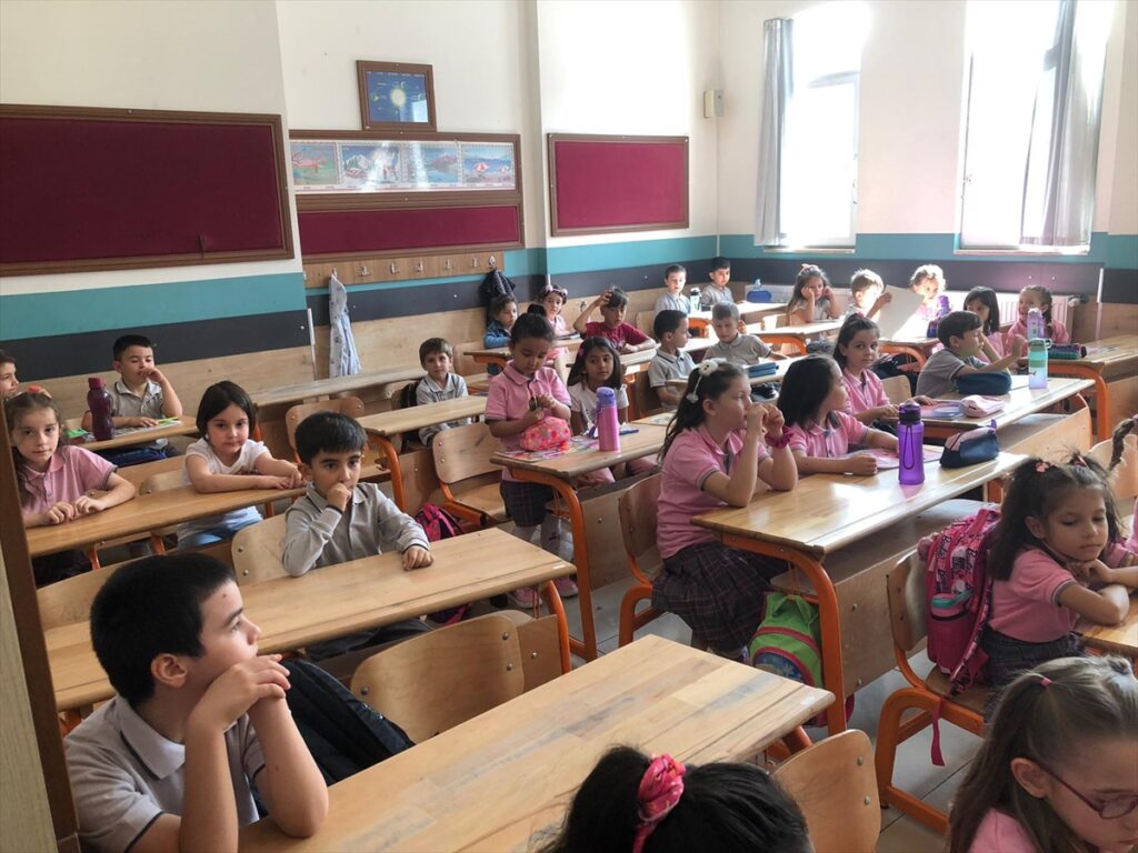 Okullarda ilk zil uyum eğitimi için çaldı