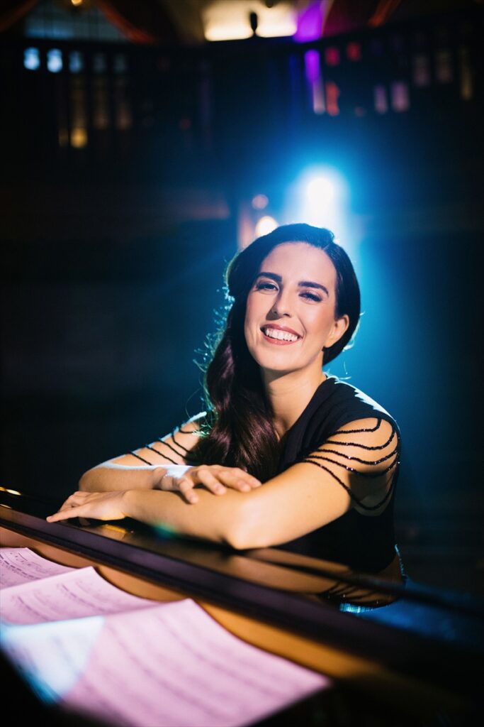 Piyanist Ayşe Deniz Gökçin'den Cumhuriyetin 100'üncü yılına özel beste