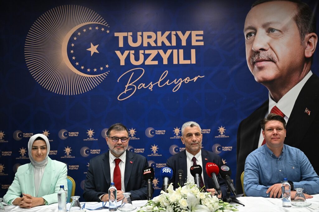 Ticaret Bakanı Bolat, İzmir'de açıklamalarda bulundu: