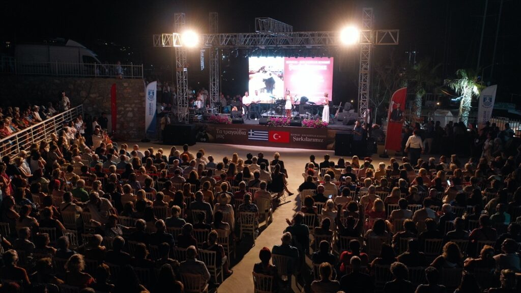 Türk ve Yunan sanatçılar Bodrum’da “dostluk ve kardeşlik” konseri verdi
